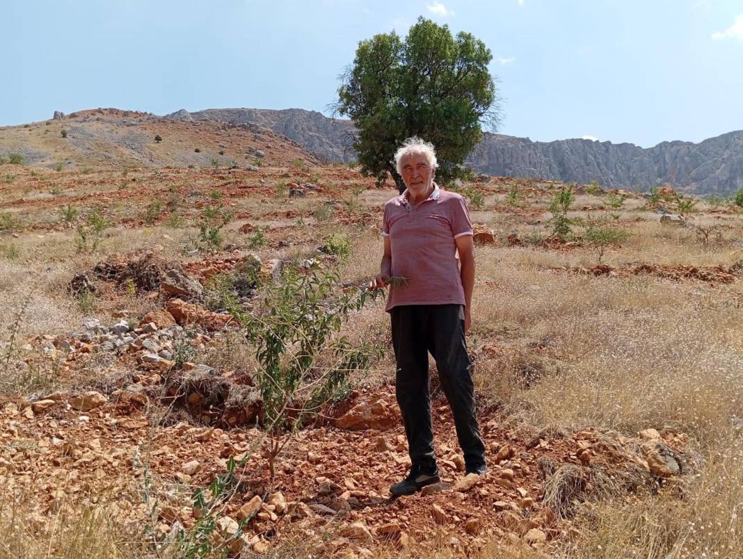 Emekli öğretmen ne köyünü ne öğrencilerini unuttu! O sözleri gözleri yaşarttı 3